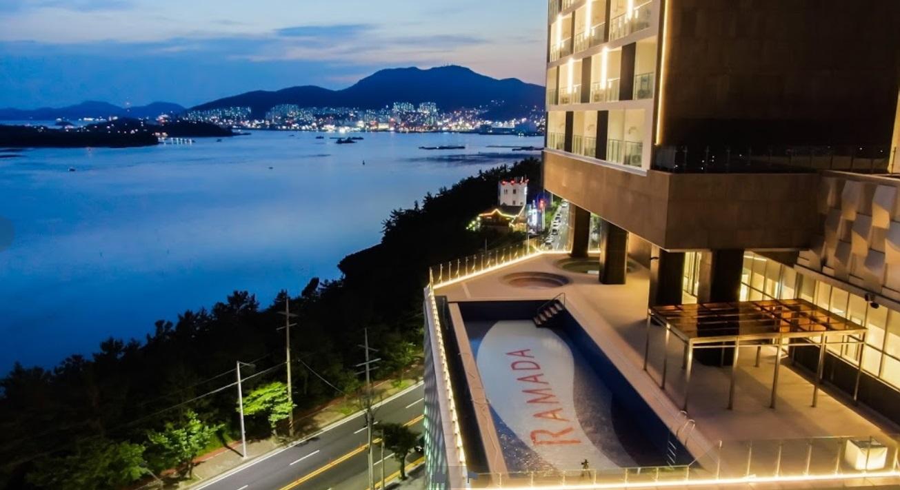 Hotel Ramada Plaza By Wyndham Dolsan Josu Exteriér fotografie