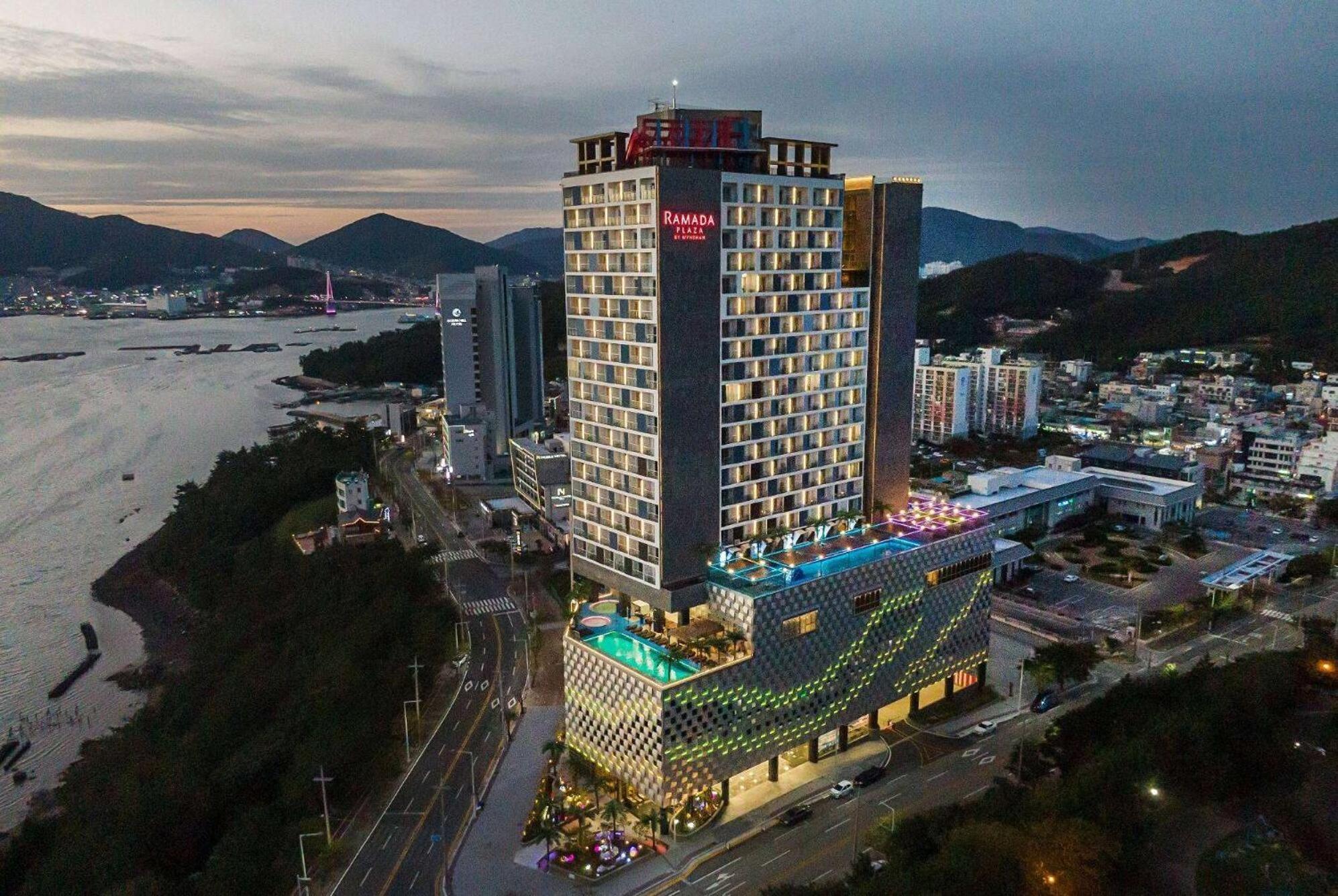 Hotel Ramada Plaza By Wyndham Dolsan Josu Exteriér fotografie